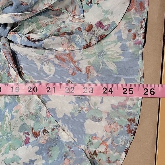 Rose + Olive Size M Muted Blue, Pink, Burgundy & White Floral Tie Front Blouse - Picture 7 of 11